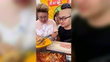 娱乐吃瓜酱人际交往